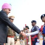 एक स्प्लेंडर, 7 लड़के और खतरनाक स्टंट; पुलिस ने दबोचा तो थाने में लगानी पड़ी उठक-बैठक