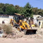 दिल्ली में बहुमंजिला मकान गिरने से मचा हड़कंप, 11 लोगों को बचाया गया
